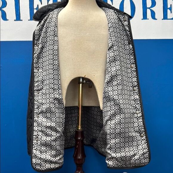 Chic Black Quilted Jacket - Picture 4 of 6